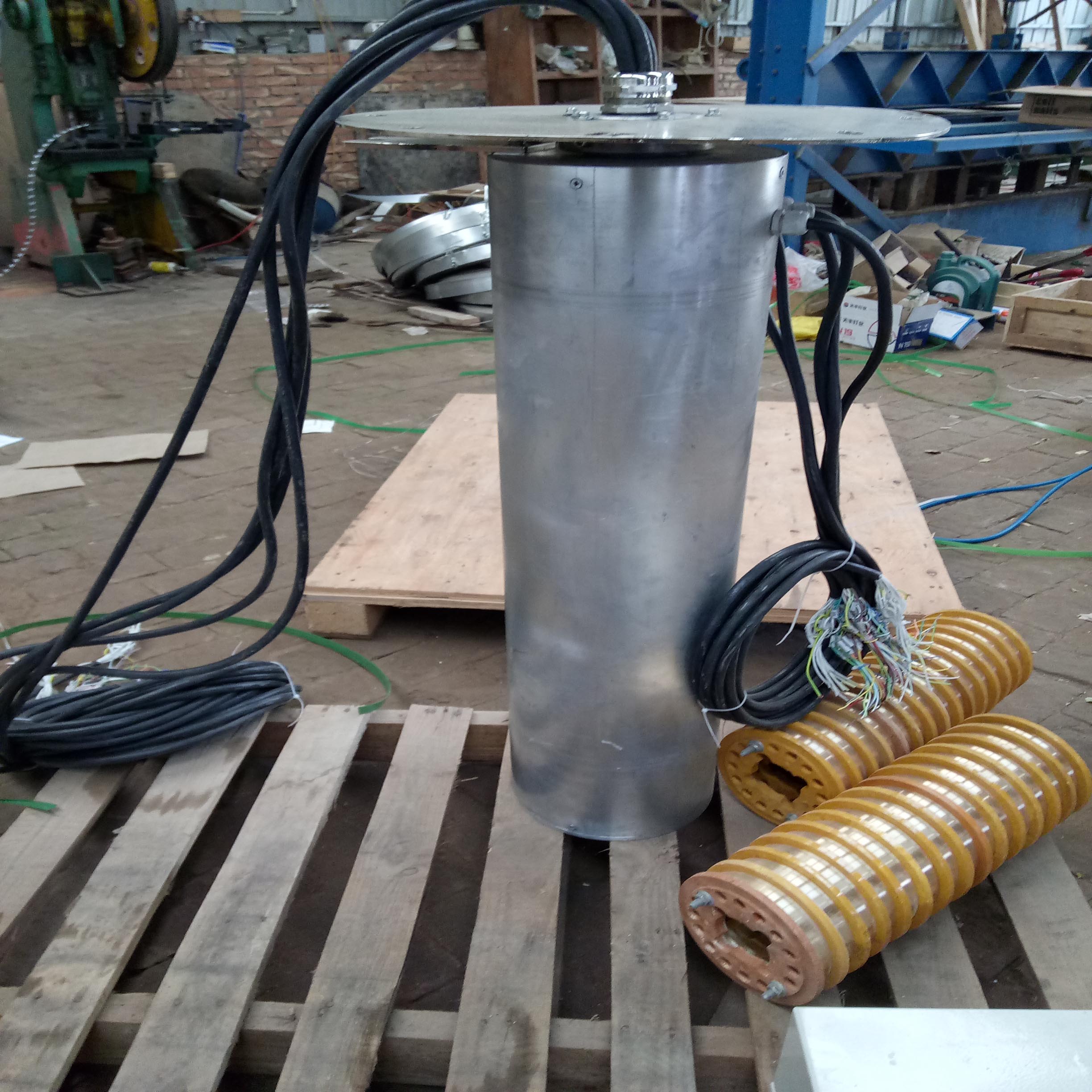 中心集電器 中心集電器